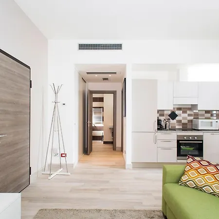 Skytower Apartman *